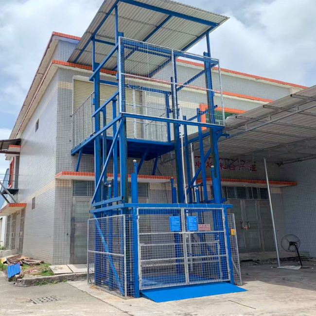 泰州建材厂室外升降货梯安装